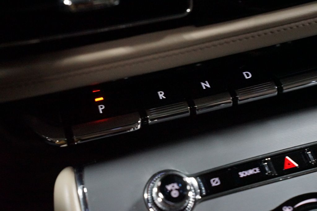 Thumbnail: 2023 Lincoln Aviator - 21