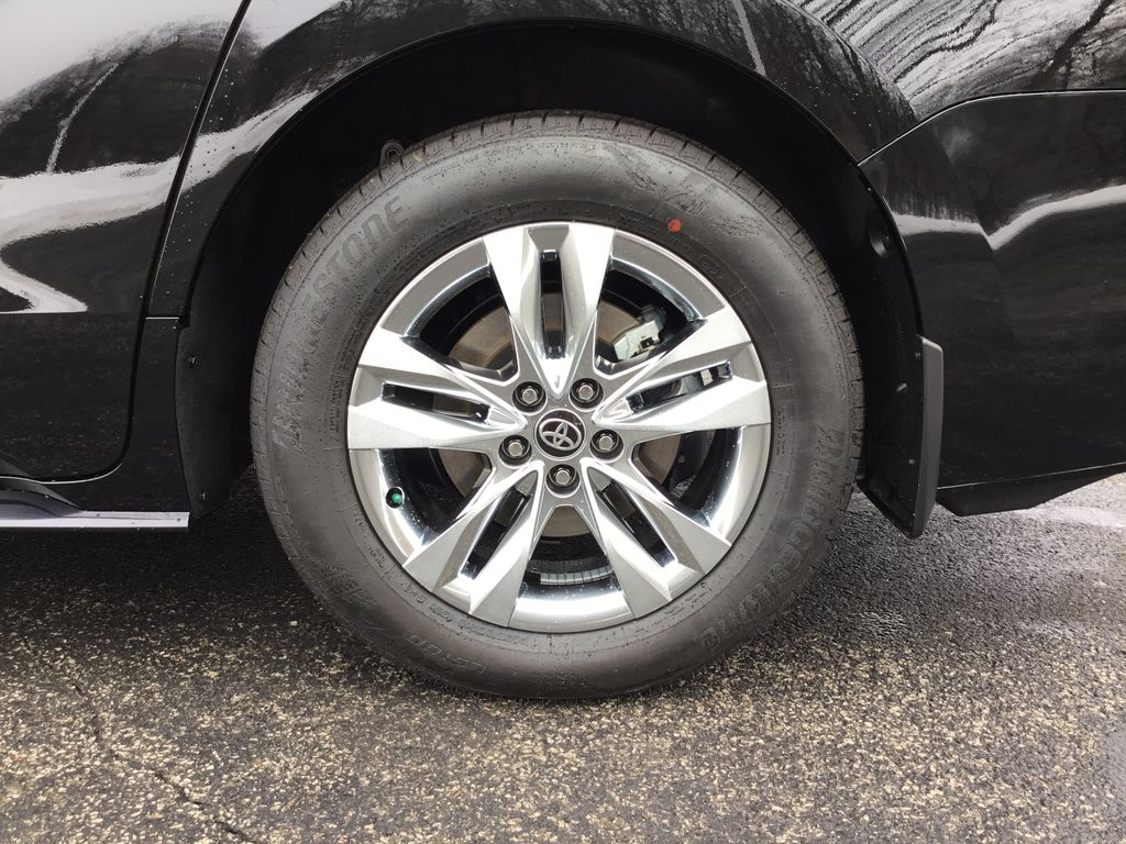 Thumbnail: 2026 Toyota Sienna - 10