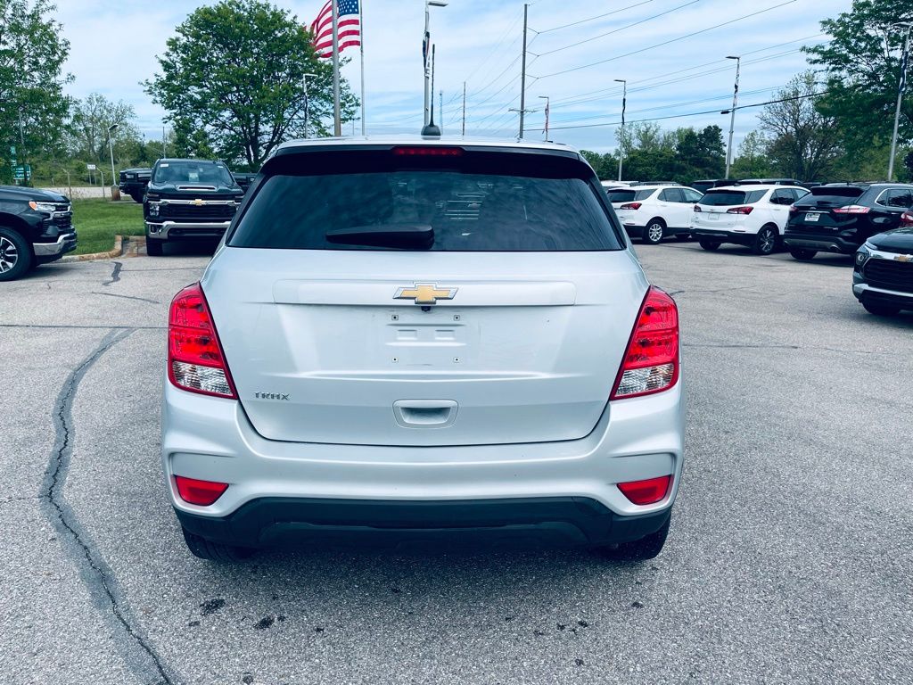 View vehicle photo 5