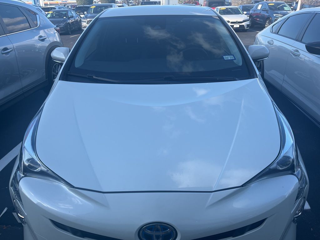 2018 Toyota Prius Three Touring 2