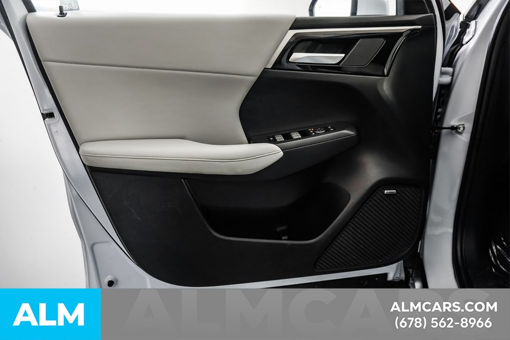 Used 2025 White Mitsubishi SE image 46