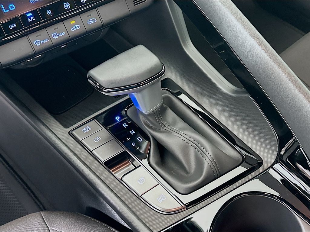 Thumbnail: 2025 Hyundai Elantra - 15