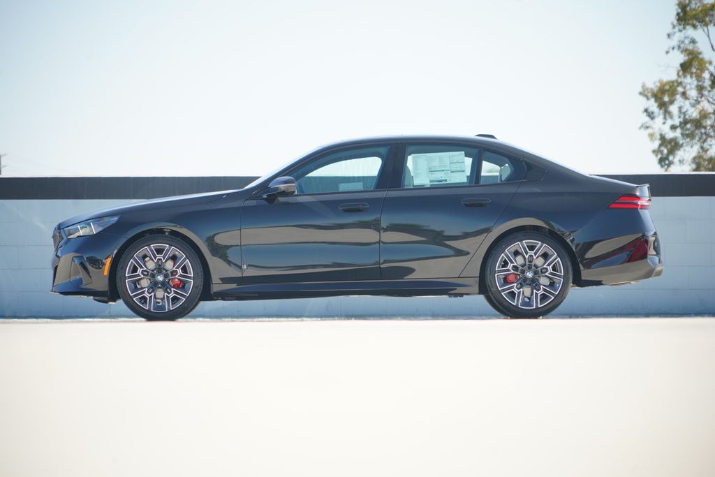 Thumbnail: 2027 BMW 5 Series - 4