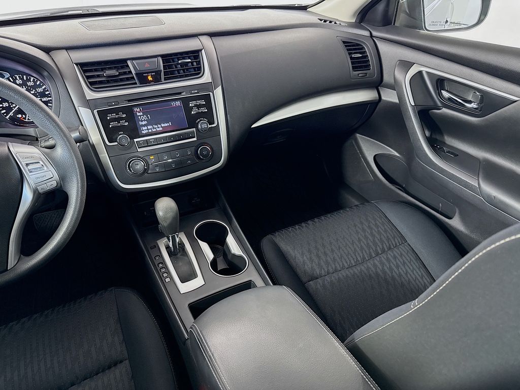 Thumbnail: 2017 Nissan Altima - 21