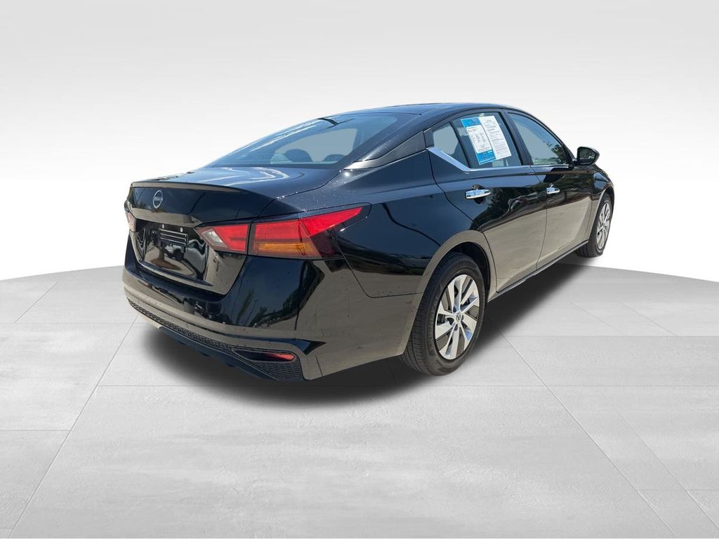 2024 Super Black Clearcoat Nissan Altima 2.5 S FWD Sedan