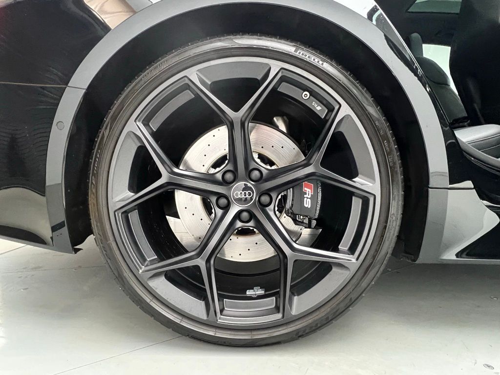 Thumbnail: 2024 Audi RS 6 - 26