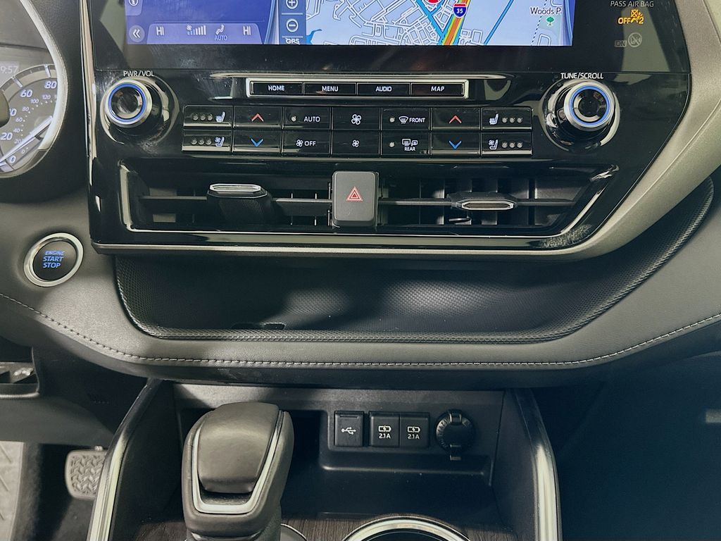 Thumbnail: 2021 Toyota Highlander - 16