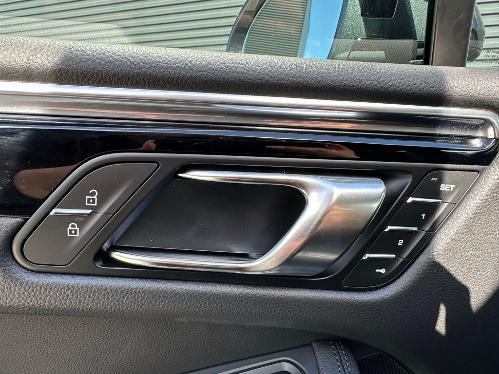 Thumbnail: 2026 Porsche Macan - 18