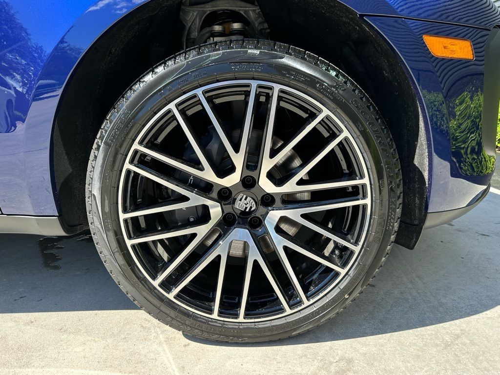 Thumbnail: 2026 Porsche Macan - 15