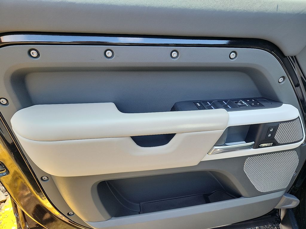 2023 Land Rover Defender 130 13