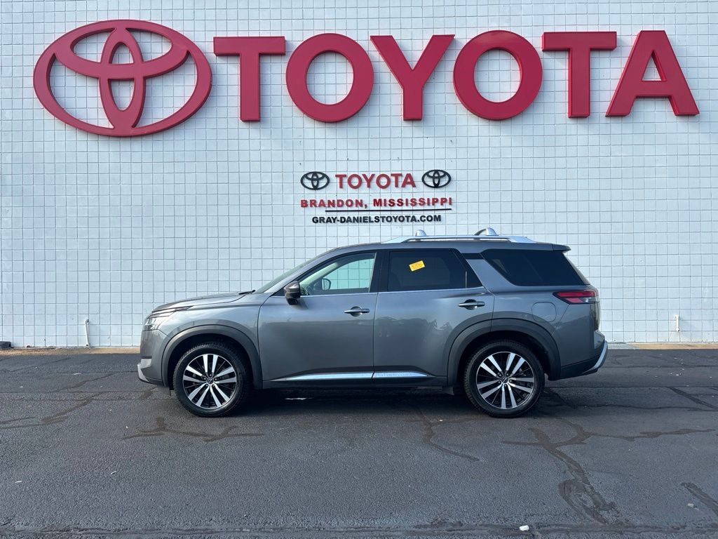 Used 2023 Nissan Pathfinder SUV