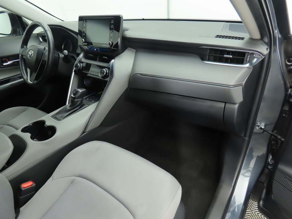 2021 Toyota Venza LE 17