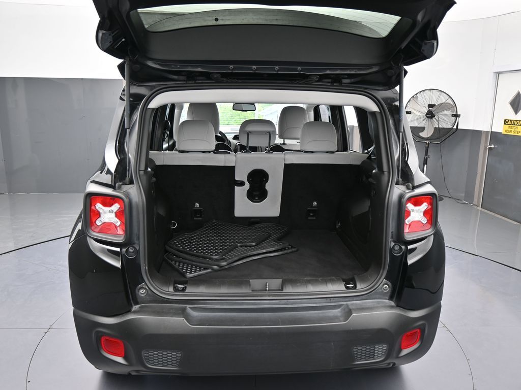 Used 2022 Black Clearcoat Jeep Latitude image 41