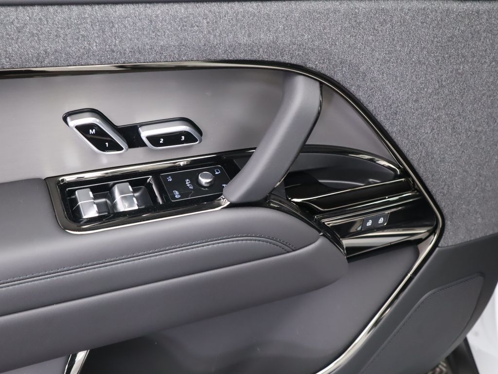 Thumbnail: 2025 Land Rover Range Rover Sport - 24