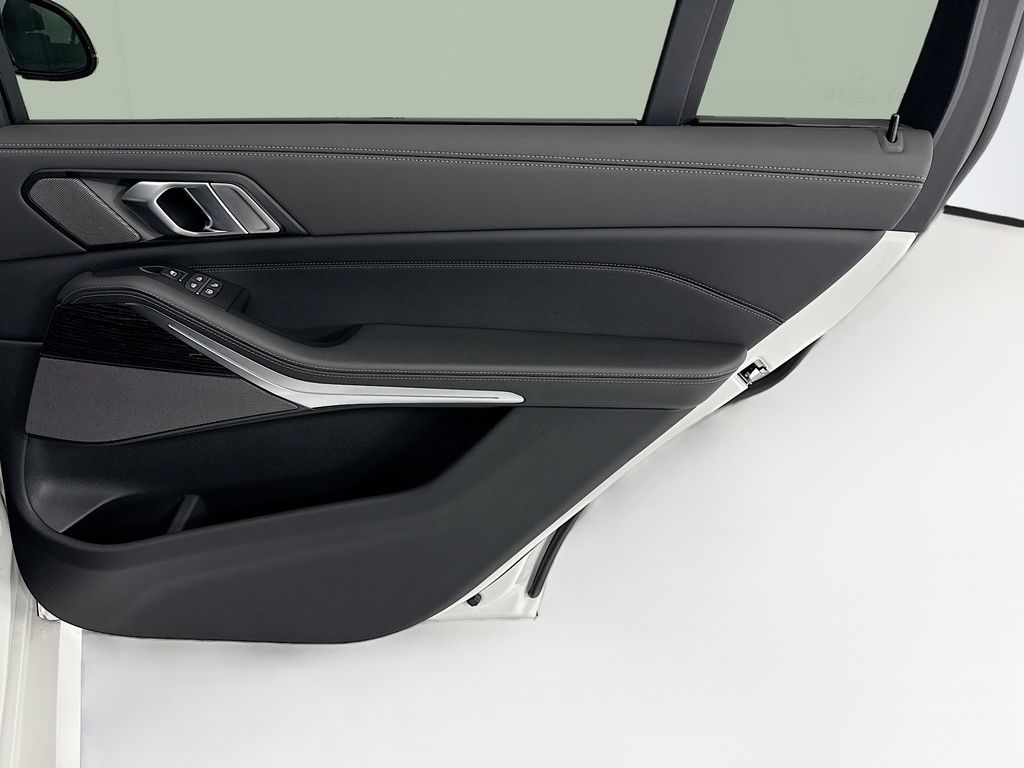 Thumbnail: 2027 BMW X7 - 26