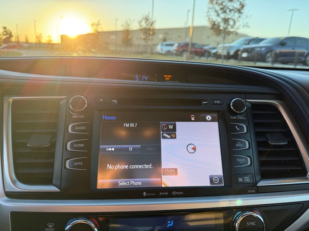 Thumbnail: 2019 Toyota Highlander - 17