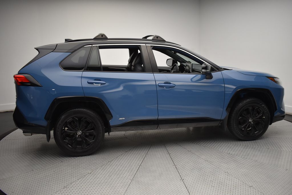 2022 Toyota RAV4 XSE 4
