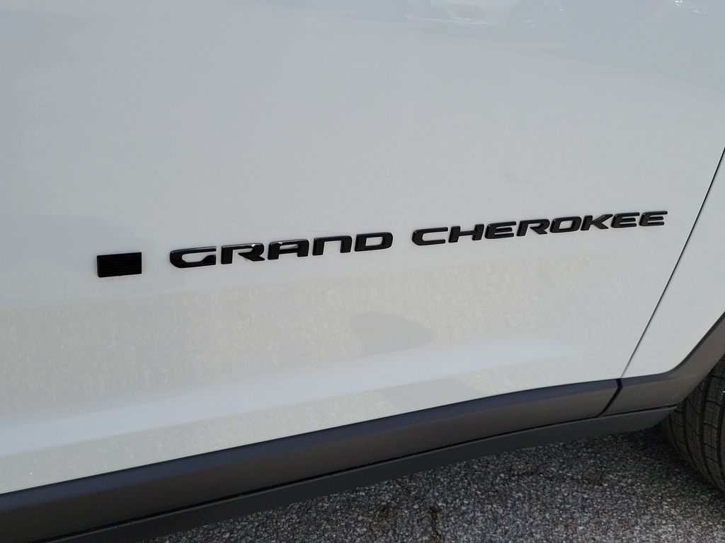New 2026 White/off-white Jeep Laredo image 8