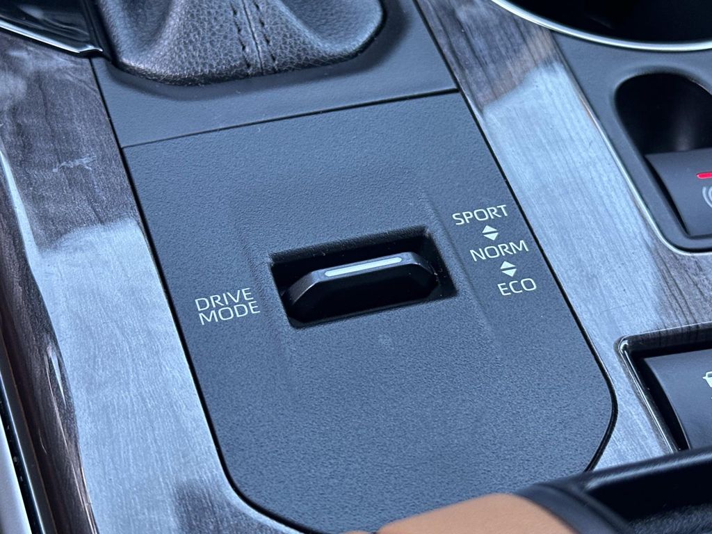 Thumbnail: 2021 Toyota Highlander - 24