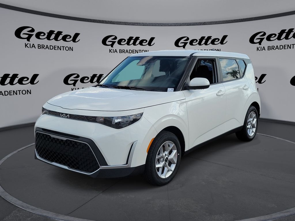 2025 Kia Soul LX's photo