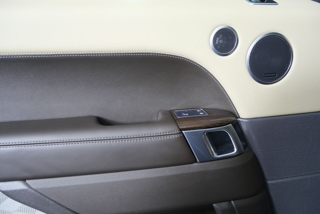 Thumbnail: 2022 Land Rover Range Rover Sport - 15