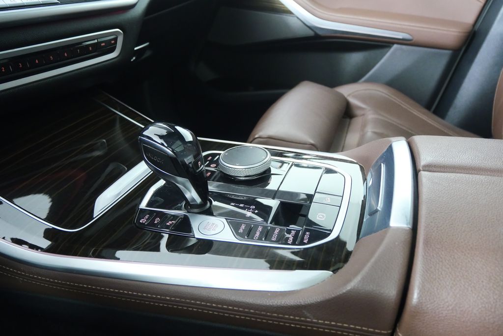Thumbnail: 2021 BMW X5 - 21