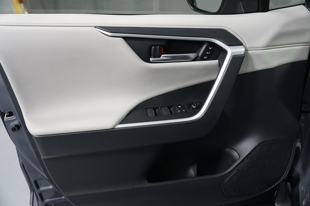 Thumbnail: 2024 Toyota RAV4 - 32