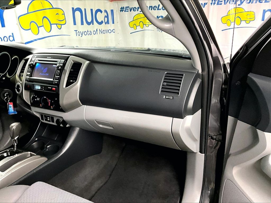 2013 Toyota Tacoma — photo 13