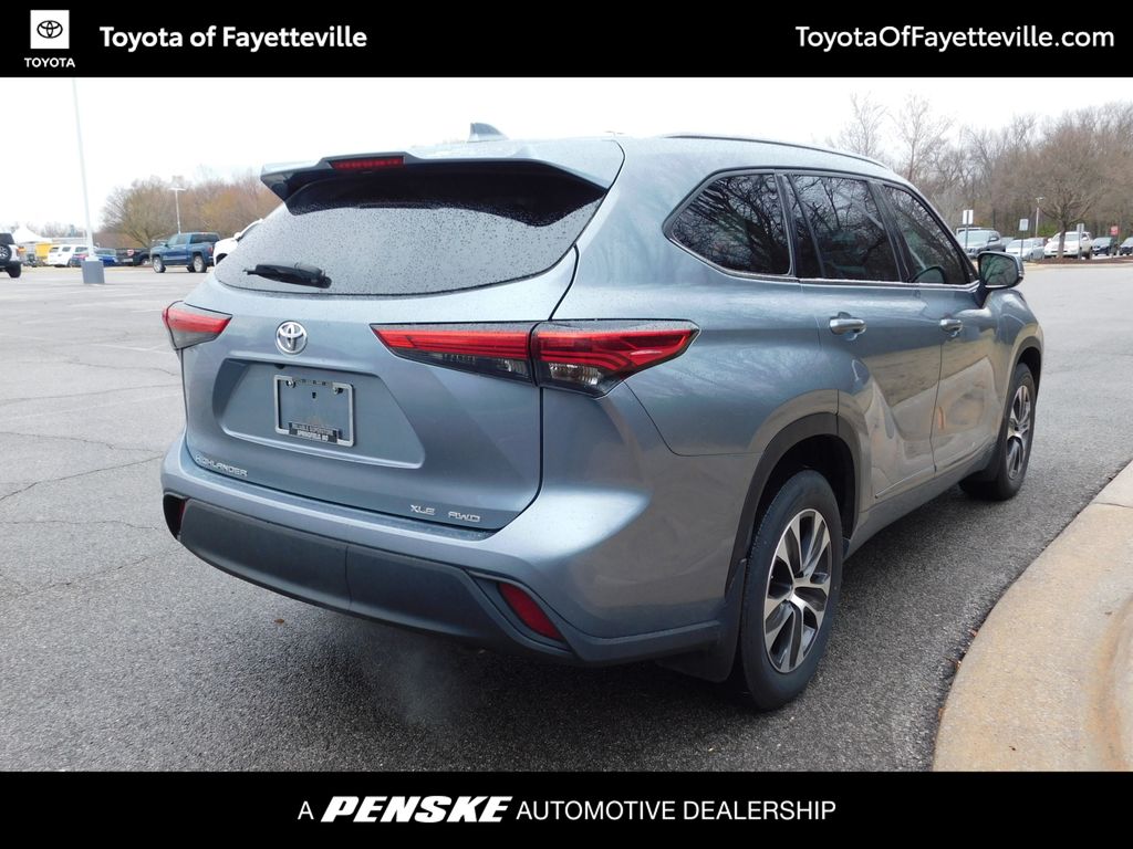 Thumbnail: 2021 Toyota Highlander - 11