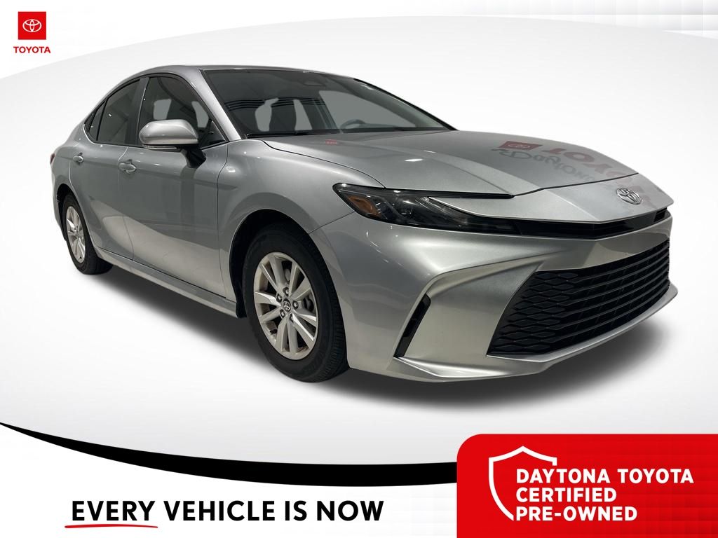 2025 Toyota Camry LE Hybrid's photo