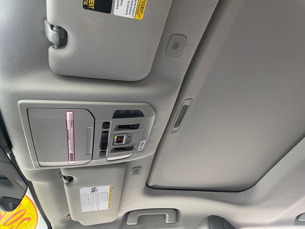 Thumbnail: 2023 Toyota Highlander - 31