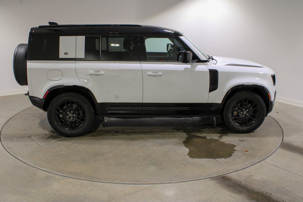 Certified Used 2022 White Land Rover X-Dynamic SE image 6