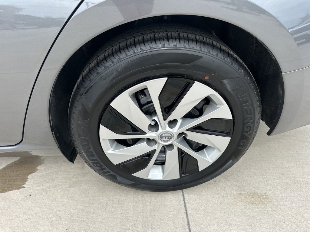2024 Gun Metallic Nissan Altima 2.5 S FWD Sedan