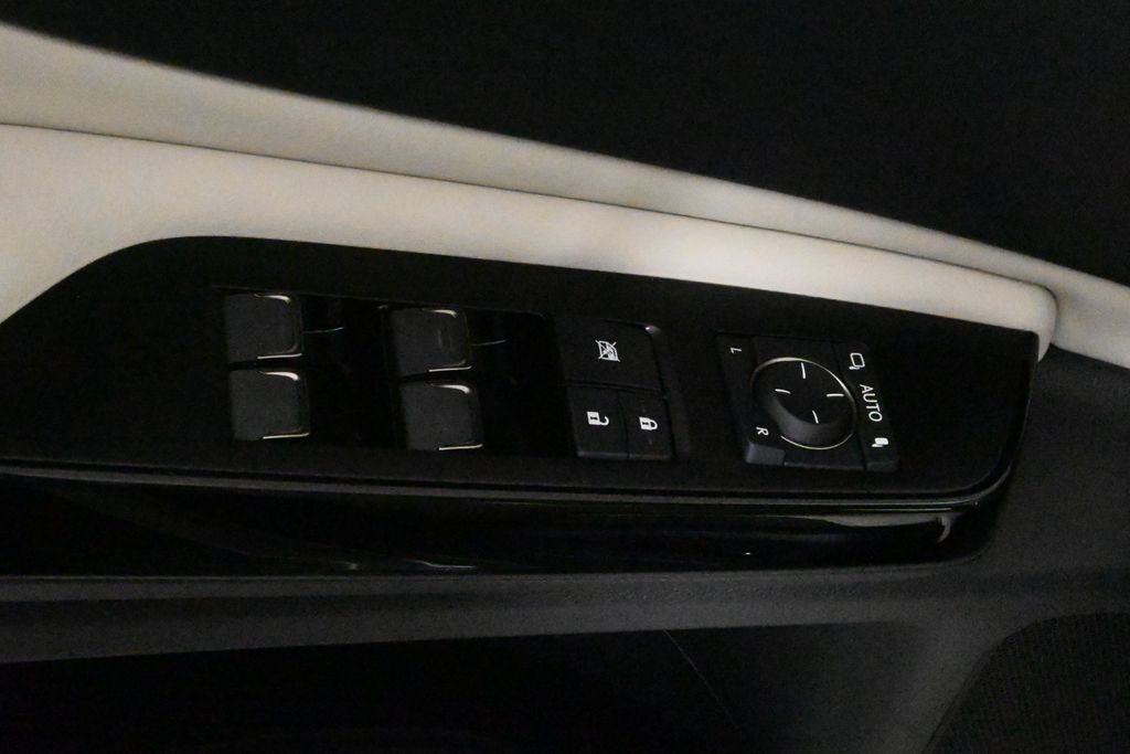 Thumbnail: 2025 Lexus ES - 30