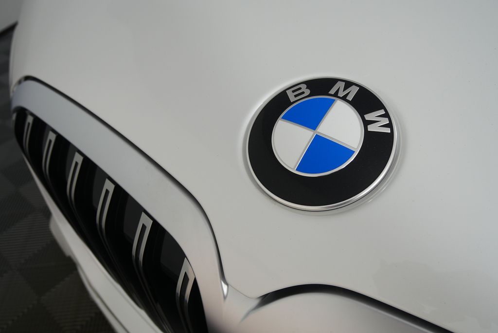 2026 BMW X7 Alpina XB7 9