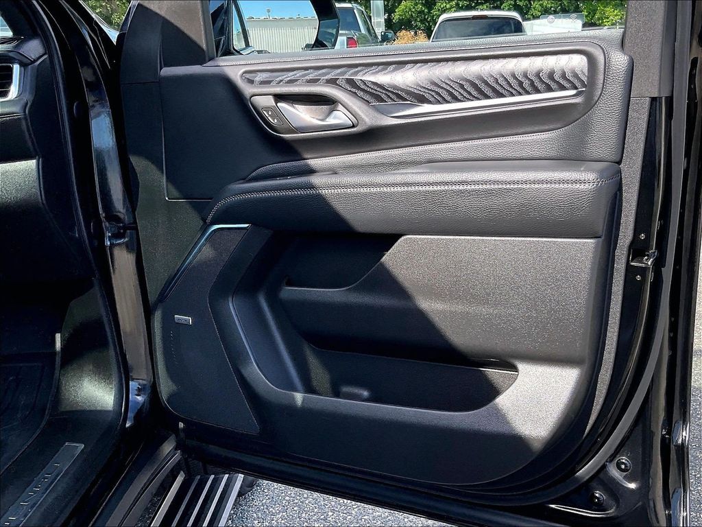 2023 GMC Yukon XL — photo 12