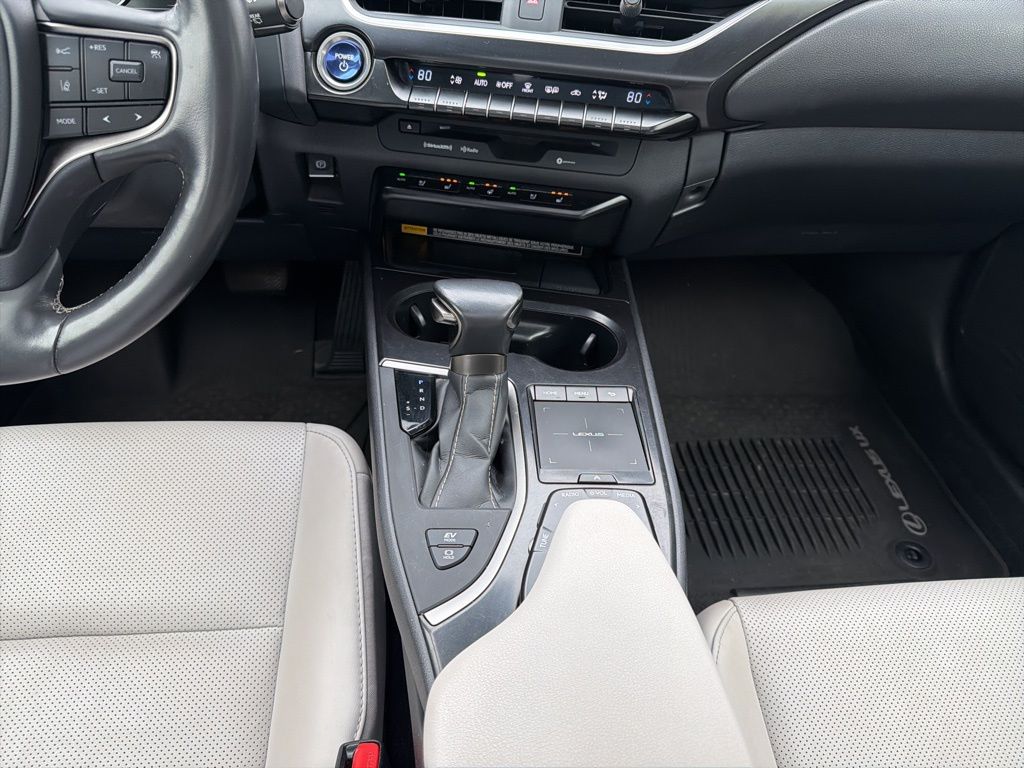 Thumbnail: 2021 Lexus UX - 17