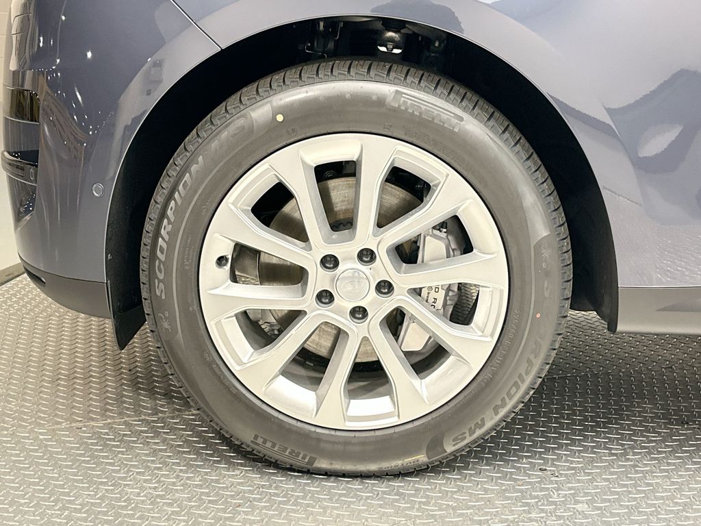 Thumbnail: 2025 Land Rover Range Rover Sport - 3