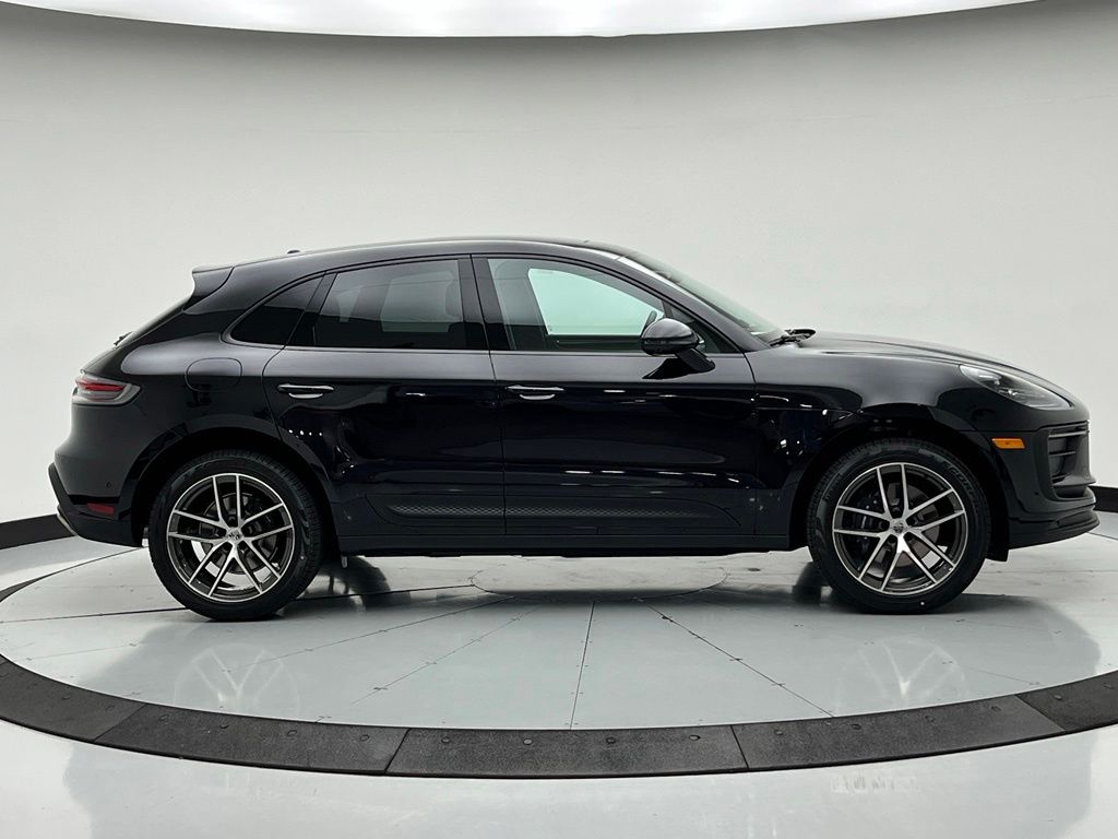 Thumbnail: 2026 Porsche Macan - 10