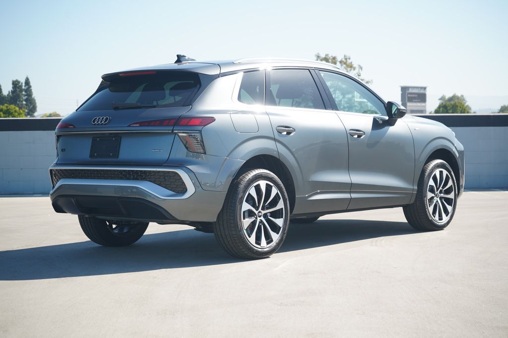 Thumbnail: 2026 Audi Q3 - 4