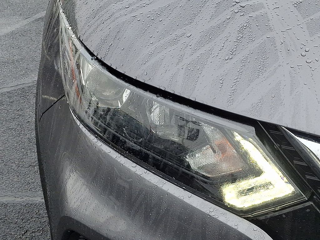 2022 Nissan Rogue Sport SV 9