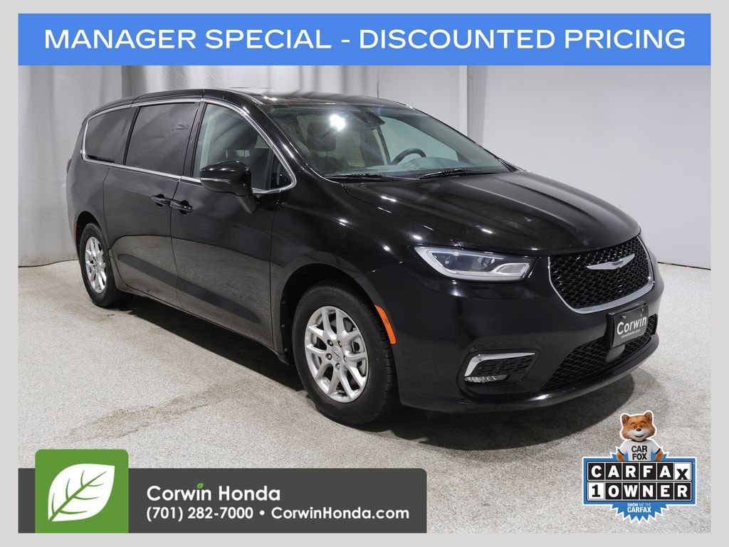 Diamond Black Crystal Pearlcoat 2024 Chrysler Pacifica Minivan Front-Wheel Drive 9-Speed Automatic