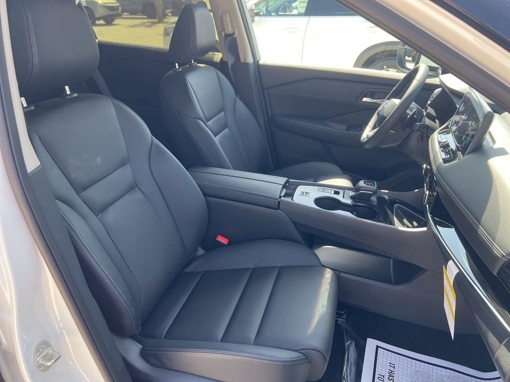 2025 Everest White Pearl Nissan Rogue SL FWD SUV