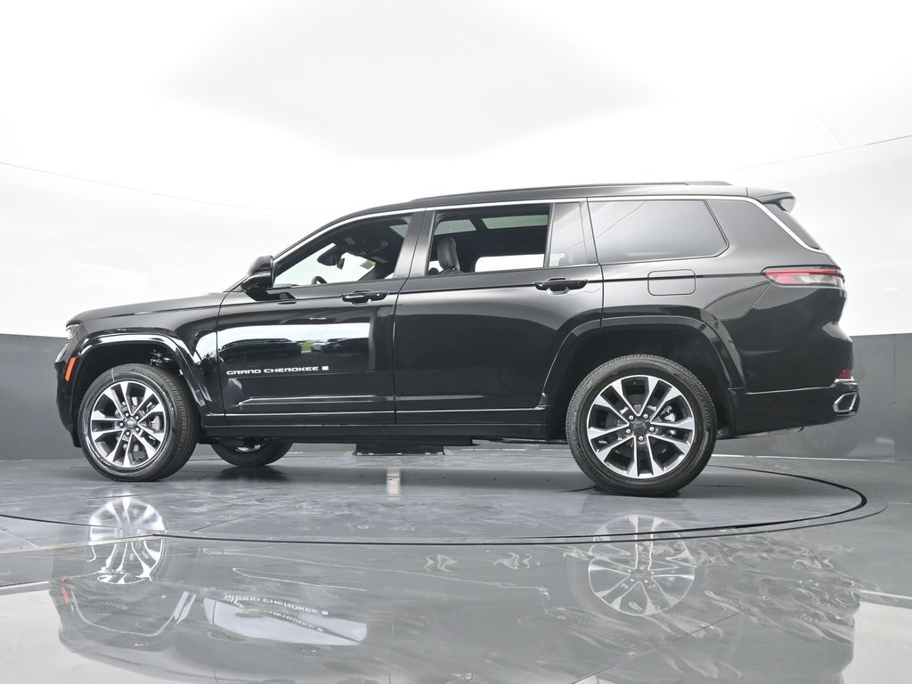 New 2025 Diamond Black Crystal Pearlcoat Jeep Overland image 55