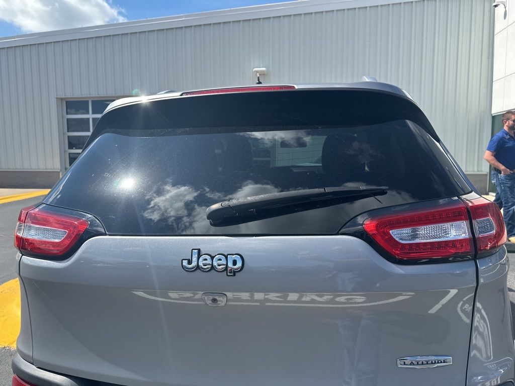 Thumbnail: 2016 Jeep Cherokee - 5