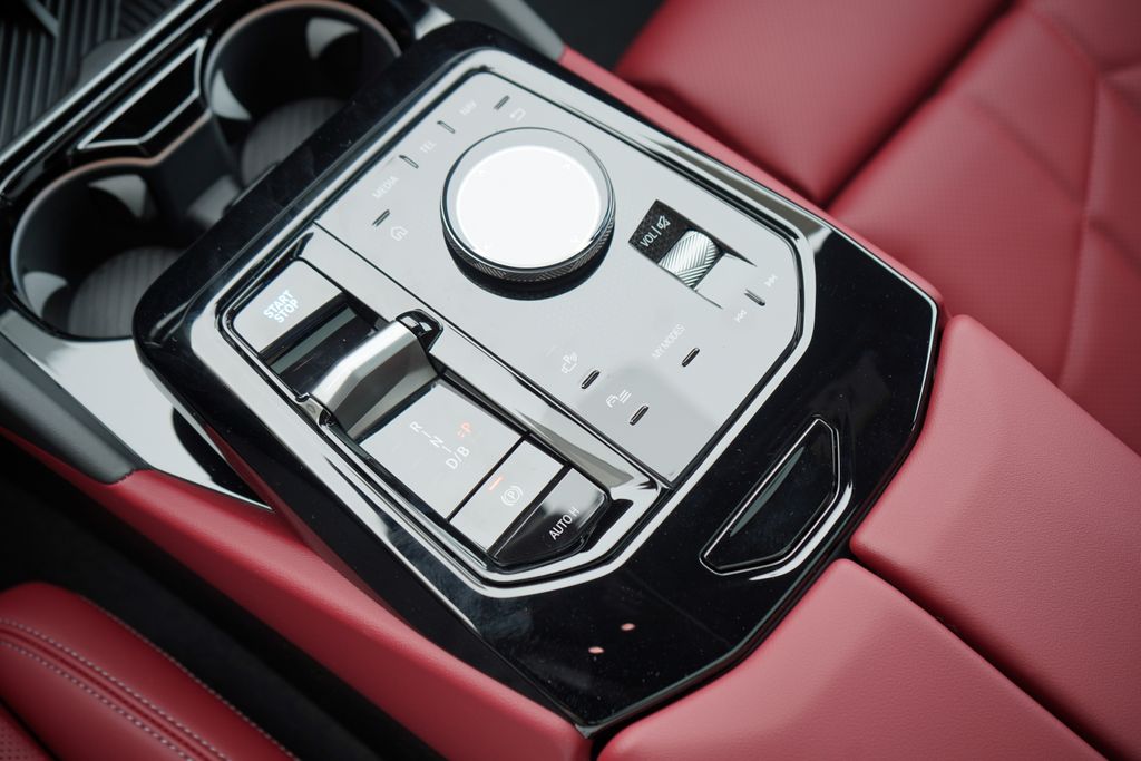 Thumbnail: 2026 BMW i5 - 18