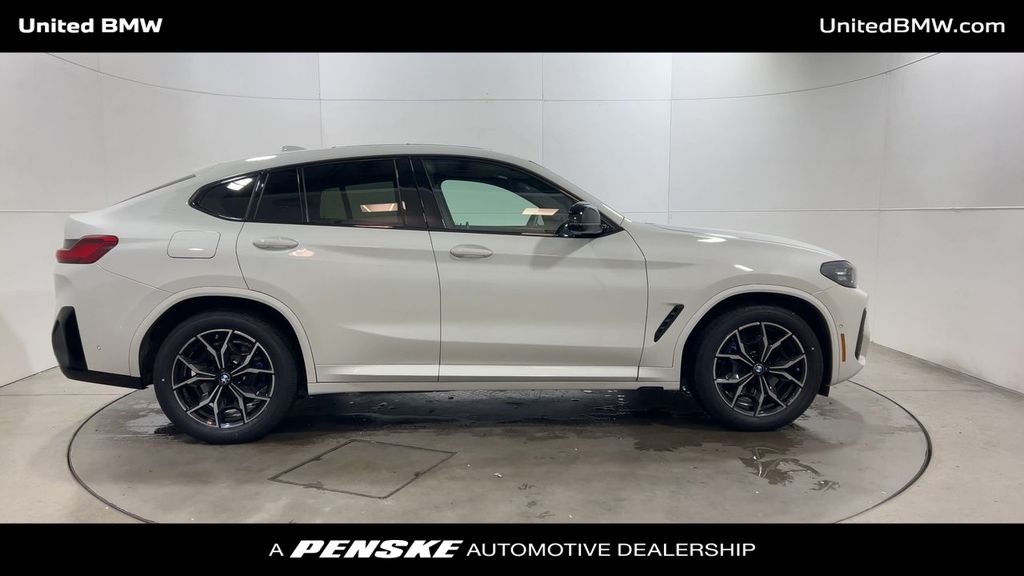 Thumbnail: 2025 BMW X4 - 9