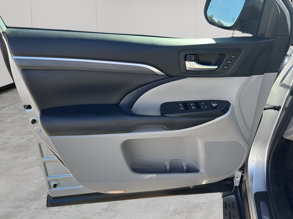 Used Car 2018 Toyota Highlander  For Sale Under $30,000 In Austin, Texas