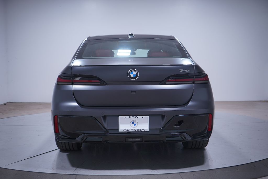 Thumbnail: 2026 BMW 7 Series - 5