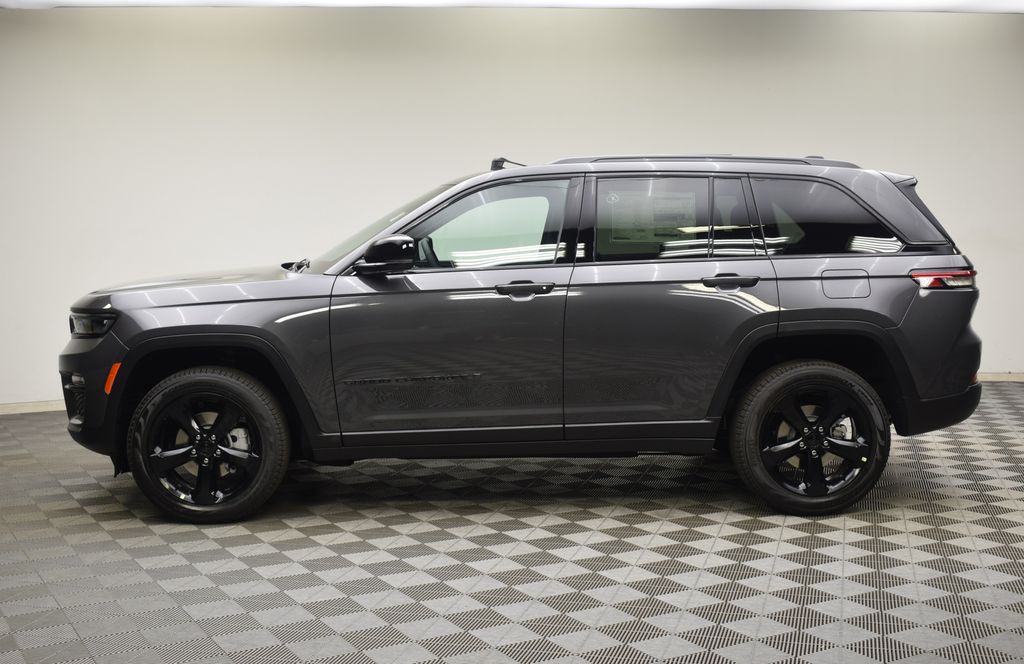new 2025 Jeep Grand Cherokee car, priced at $44,555